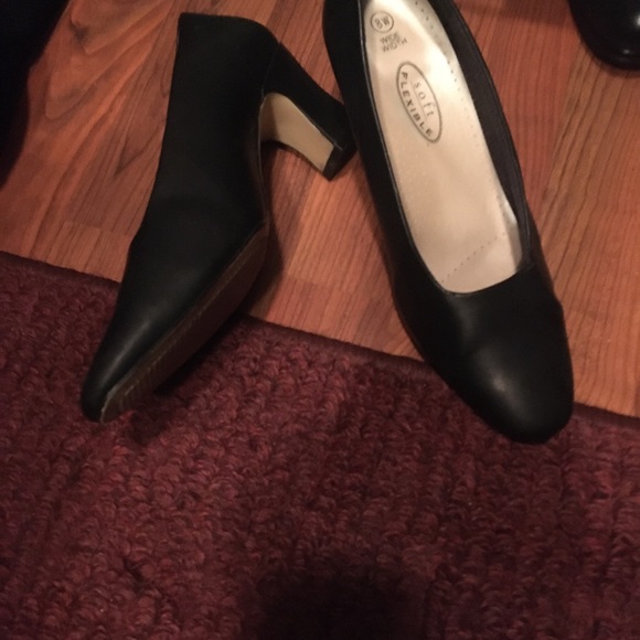 Shoes - Picture 6 of 8